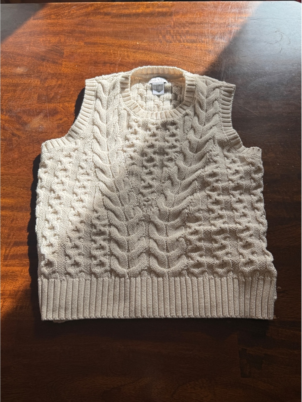 Woman’s Nicole Miller Cream Cable Knit Sweater Vest Size S